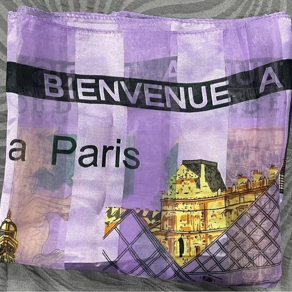 Scarf from Paris Very elegant and classy beautiful on a designer purse - Picture 3 of 4